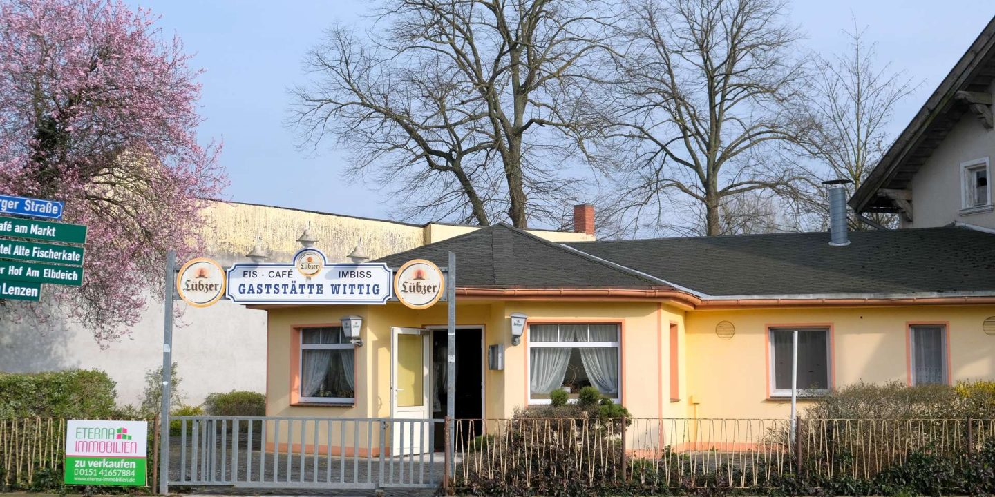 Eisdiele mit Biergarten