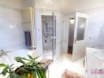 Badezimmer mit Dampfsauna - Verbessert - (KI generiert) - Exklusive Gründerzeit-Villa mit vielseitigem Nutzungskonzept