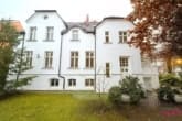 Fassadenseite mit Gartenbereich - Exklusive Gründerzeit-Villa mit vielseitigem Nutzungskonzept