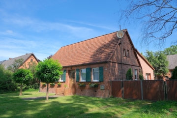 Gepflegtes Bauernhaus mit Scheune und großem Grundstück, 19322 Weisen, Einfamilienhaus