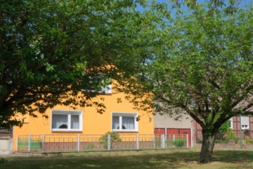 Solides Einfamilienhaus mit schönem Grundstück und Nebengelass, 19357 Karstädt, Einfamilienhaus