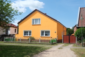 Solides Einfamilienhaus mit schönem Grundstück und Nebengelass, 19357 Karstädt, Einfamilienhaus