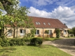Haupthaus mit gewachsenem Charme - EIN HOF FÜR GROSSE IDEEN: SANIERTER DREISEITENHOF MIT VIER BEZUGSBEREITEN WOHNBEREICHEN