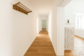 Flur mit Blick in die Wohnküche - Heimathafen Ottensen – Ihr neues Zuhause zwischen Elbe und Stadtleben