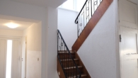 Flurbereich Treppe ins DG - Ruhig wohnen zwischen Obstbäumen und Ostsee – Einfamilienhaus mit Charme zum Gestalten