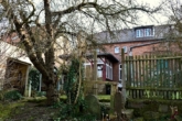 Gartenblick aufs Haus - Wunderschöne Villa mit Vorgarten und großzügigem Grundstück an der Dove-Elbe