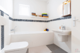 Badezimmer - Stadtoase mit Garten – perfekt für die kleine Familie