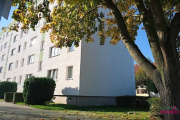 Gepflegte 4-Raum-Wohnung mit Balkon und Stellplatz, 39110 Magdeburg, Etagenwohnung