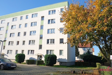 Gepflegte 4-Raum-Wohnung mit Balkon und Stellplatz, 39110 Magdeburg, Etagenwohnung