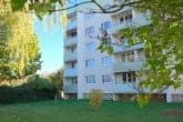 Balkonseitig Aufgang 6e - Gepflegte 4-Raum-Wohnung mit Balkon und Stellplatz
